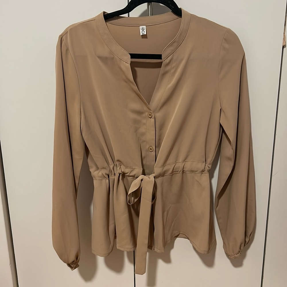 Beige tie front blouse- In great condition